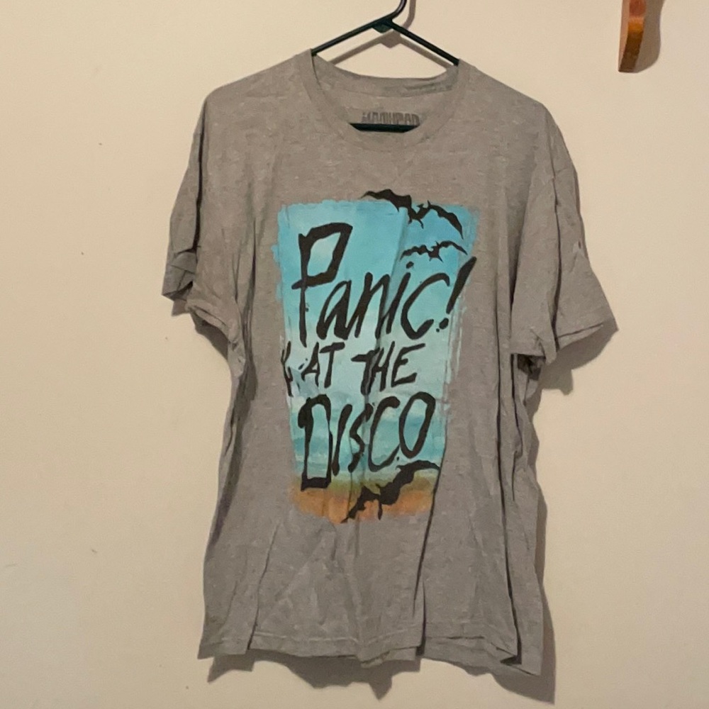 Gray panic at the disco tshirt. XL